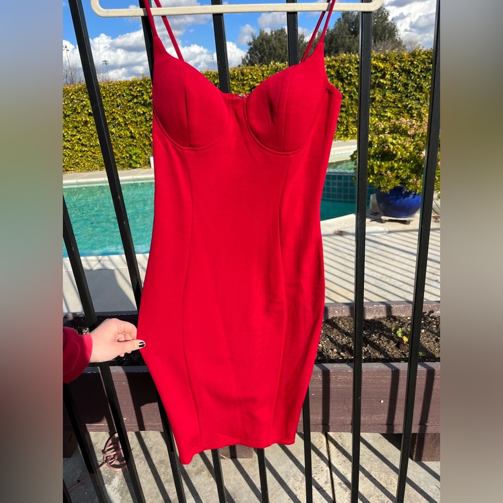 beautiful windsor body-con red dress!! has some stretch to it :)